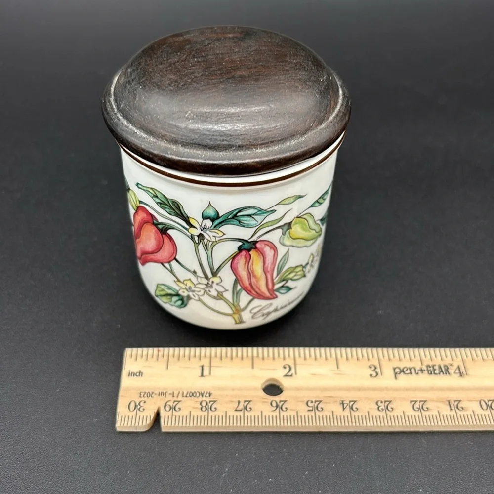 Villeroy & Boch Porcelain Botanical Capsicum Annuum Spice Jar